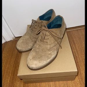 Cynthia Rowley New York Oxford Suede Tan Shoes